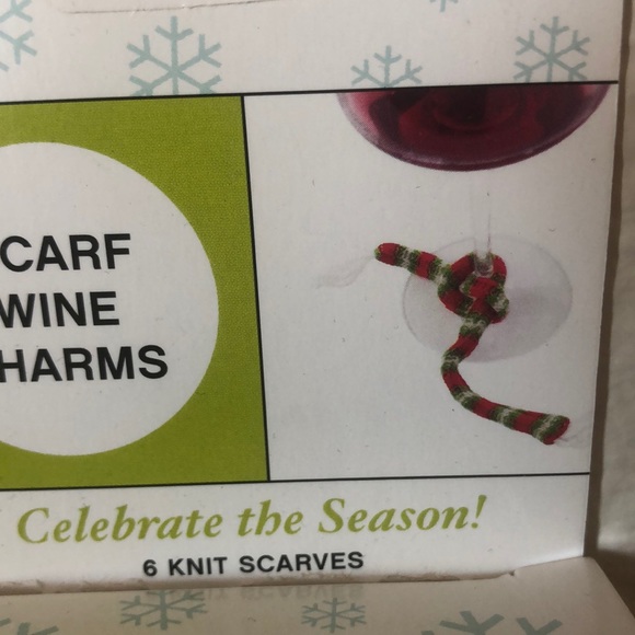 🎄🧣 Scarf Wine Charms - Picture 5 of 6